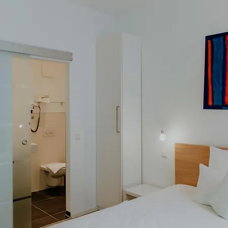 Barbarossa Stadtmitte מלון 3*
